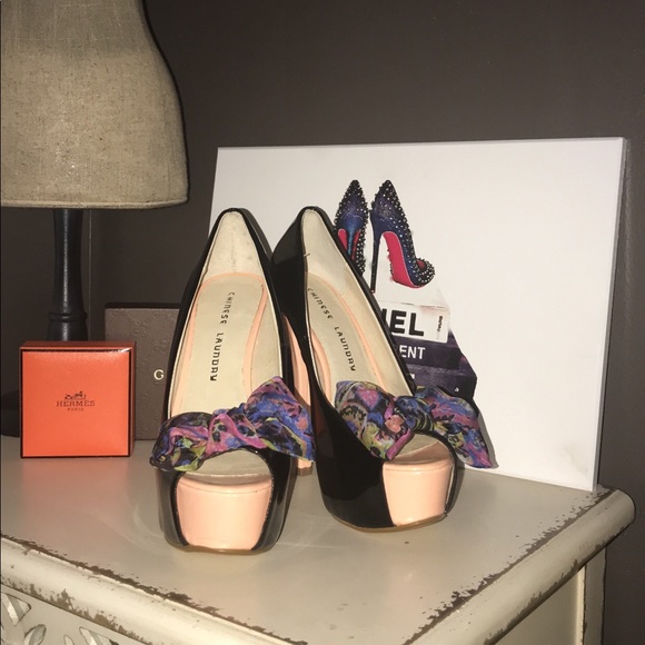 BRAND NEW Chinese Laundry Patent Heels W Bows 7.5 - Picture 3 of 8